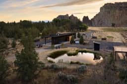 Private Retreat Steps to Smith Rock | Quiet Luxury & Hot Tub